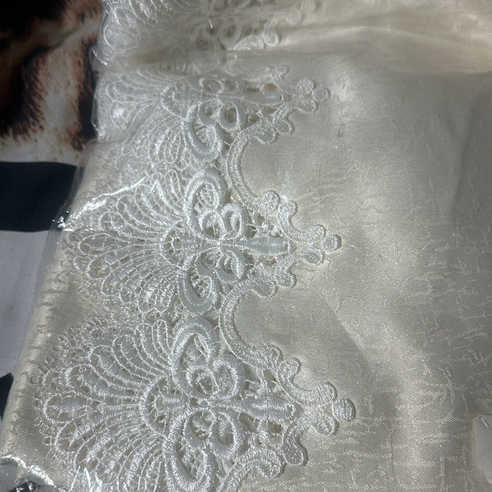 Table  cloth - Picture 2 of 2